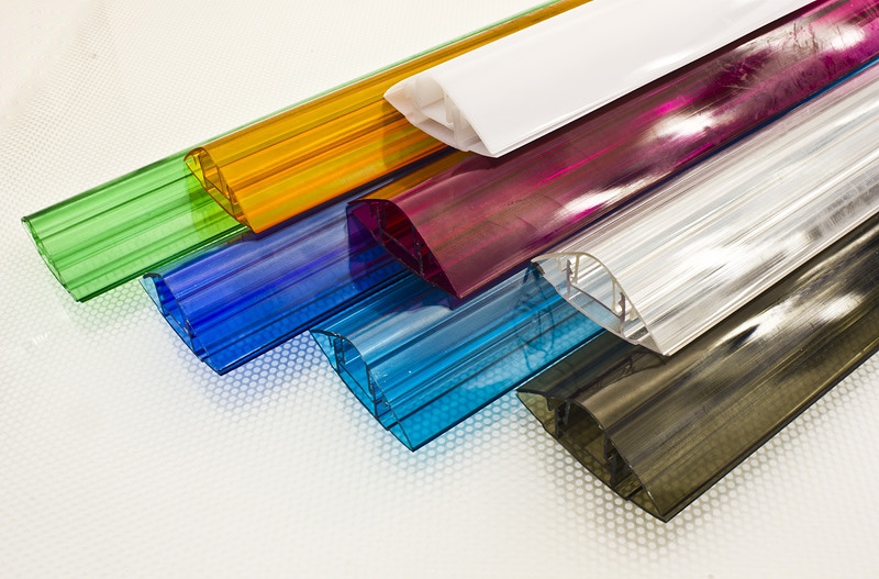 Цветные соединительные профиля различных цветов